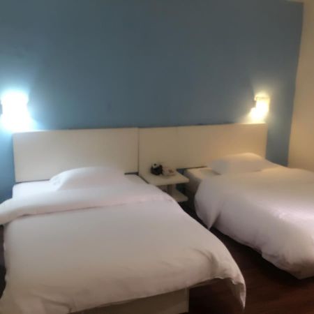 V8 Hotel Xicun Subway Branch 広州 エクステリア 写真