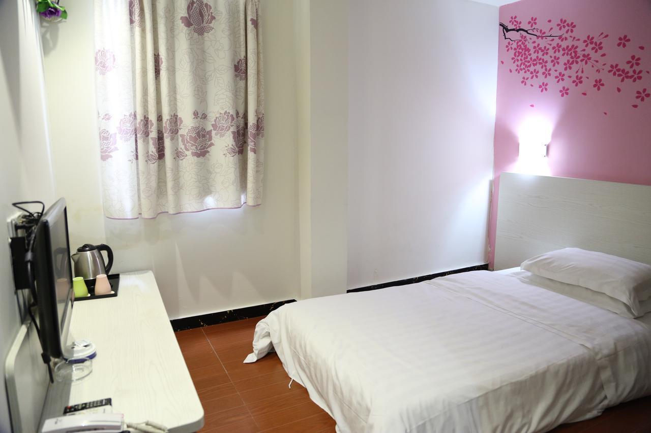 V8 Hotel Xicun Subway Branch 広州 エクステリア 写真