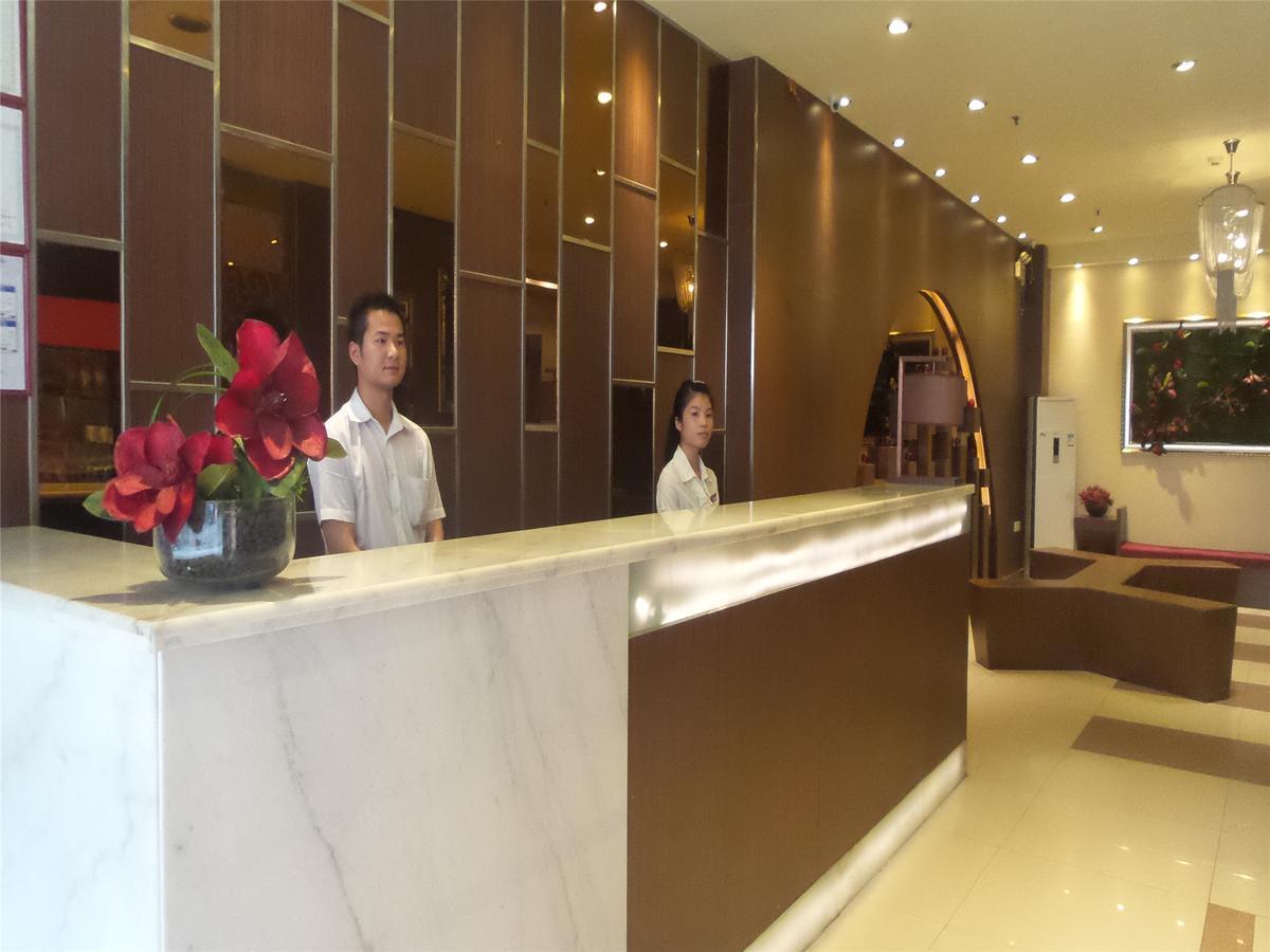 V8 Hotel Xicun Subway Branch 広州 エクステリア 写真