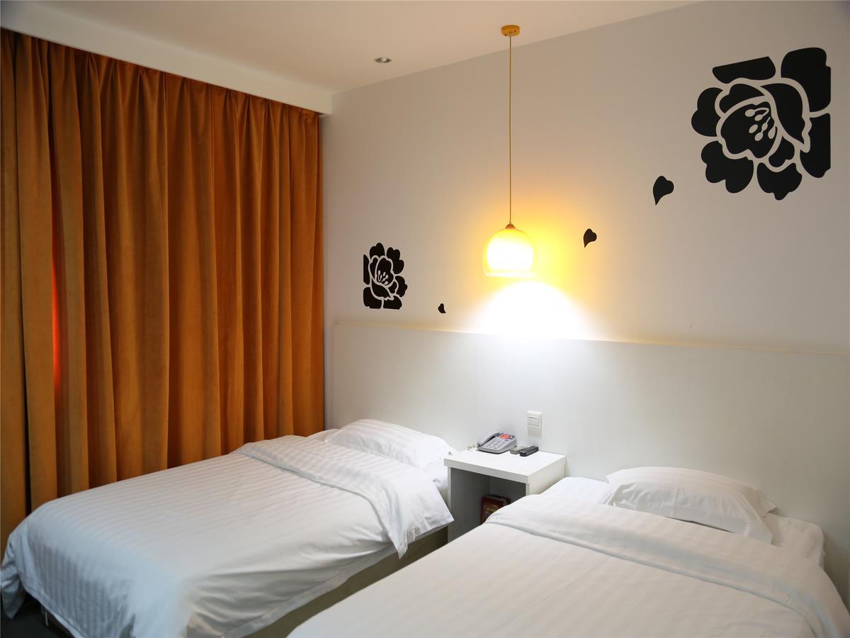 V8 Hotel Xicun Subway Branch 広州 エクステリア 写真