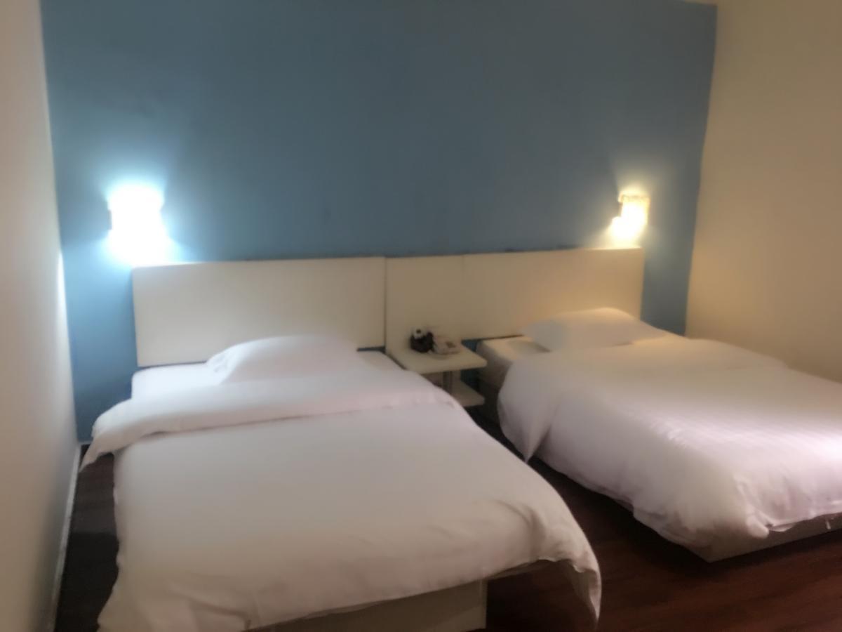 V8 Hotel Xicun Subway Branch 広州 エクステリア 写真