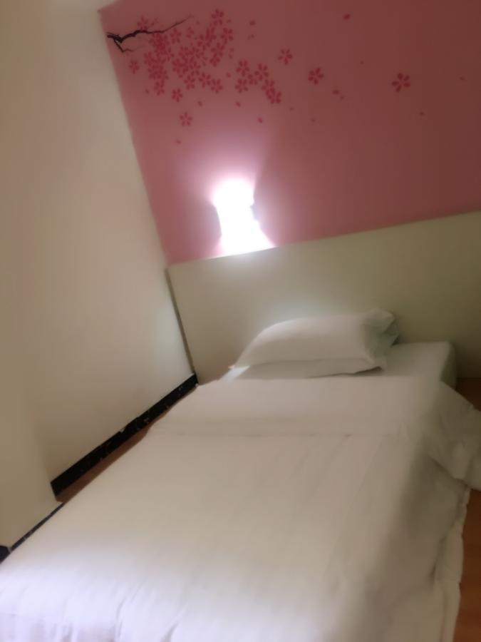 V8 Hotel Xicun Subway Branch 広州 エクステリア 写真